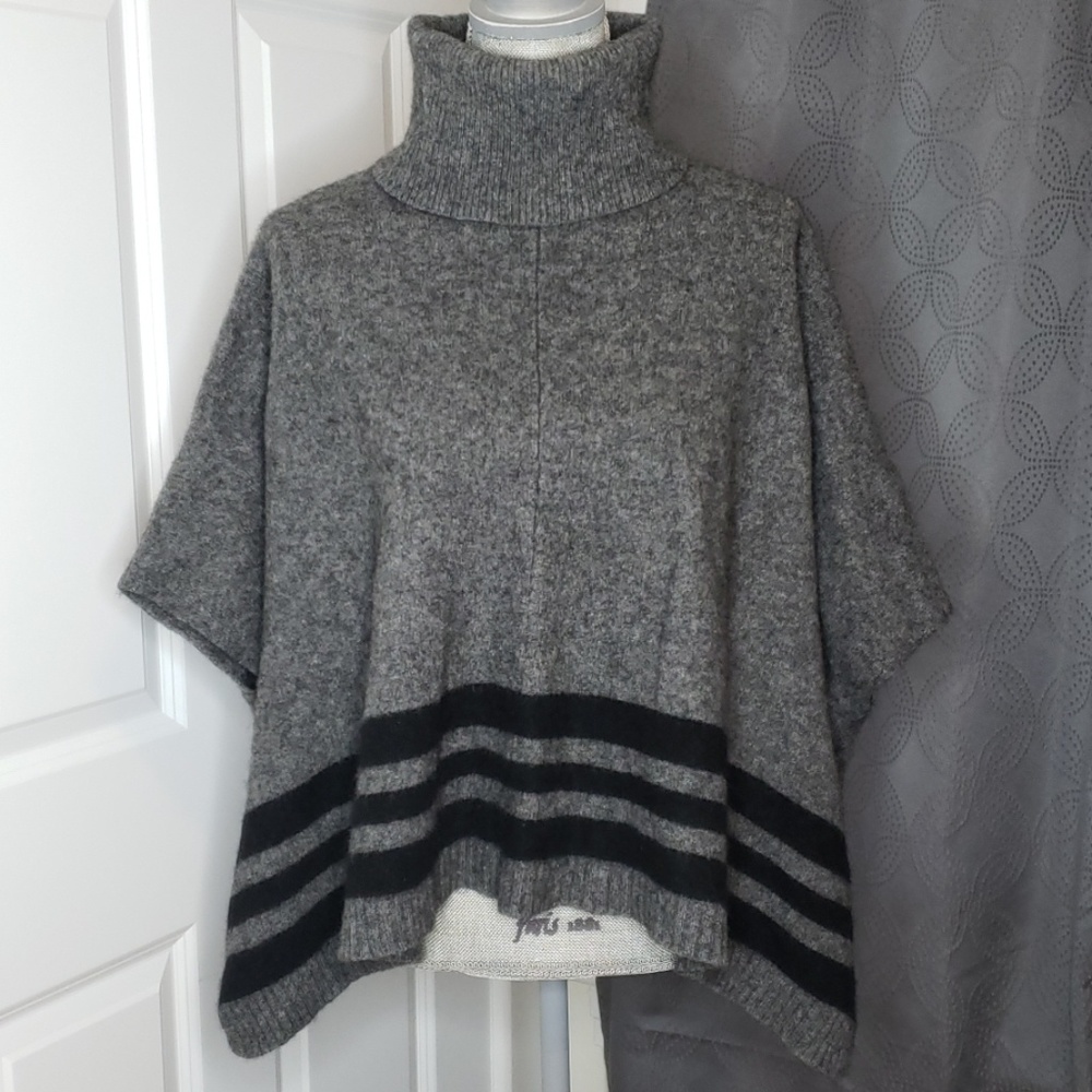 Wool & Yak hair Poncho gray & black